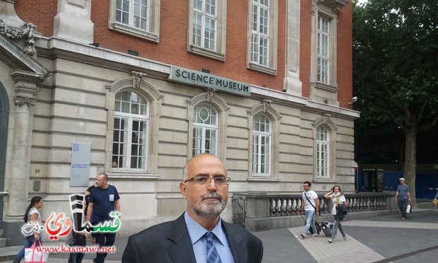 الاستاذ عدنان صرصور بمركز الوثائق في لندن قبيل افتتاح السنة الدراسة   